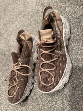 Nike Wmns Space Hippie 04 'Sand'